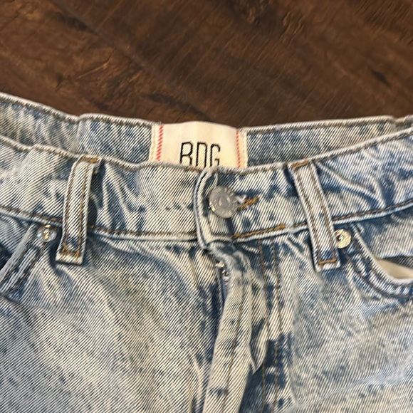 Vintage BDG Jean Shorts Size 27 All Shorts & Jeans $12 or 2x$20 -Bundle & Offer! - Picture 3 of 4